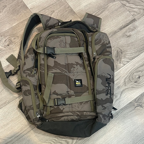 Quiksilver Camouflage Backpack with Olive Accents - Picture 1 of 6